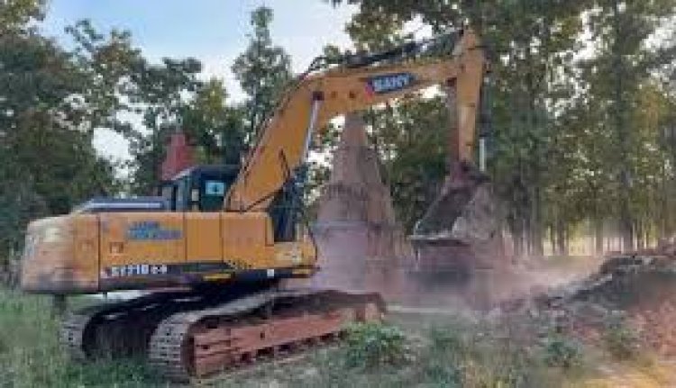 CG: नक्सली PLGA सप्ताह के दौरान कैंप स्थापित कर माओवादी स्मारक को किया ध्वस्त