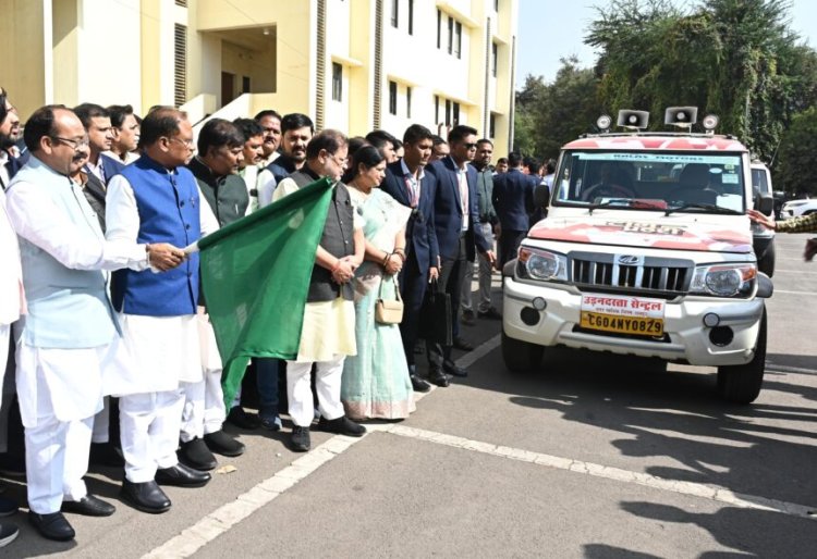CG: मुख्यमंत्री ने ‘टीम प्रहरी’ के छह वाहनों को हरी झंडी दिखाकर रवाना किया