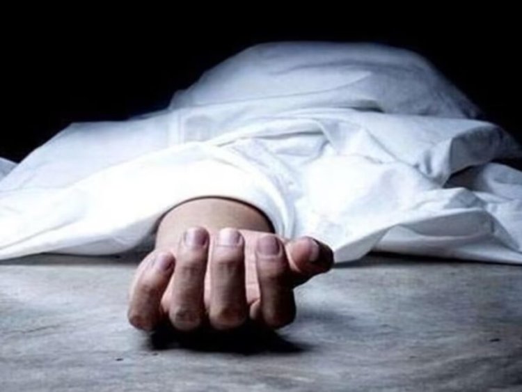 BREAKING : वोटिंग के दौरान मतदाता की तबीयत बिगड़ी, अस्पताल में हुई मौत, मचा हड़कंप