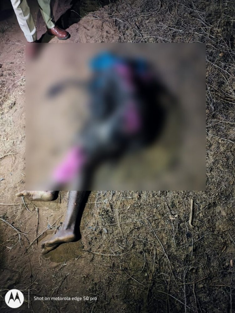 CG : सड़क किनारे मिली युवक की अधजली लाश, इलाके में फैली सनसनी, हत्या की आशंका