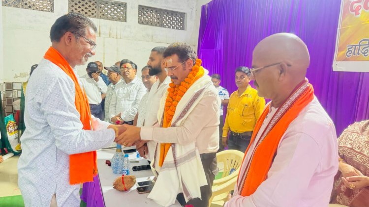 बस्तर जिला देवांगन समाज द्वारा आज महापौर संजय पाण्डे व अन्य जनप्रतिनिधियों का सम्मान समारोह आयोजित किया गया…