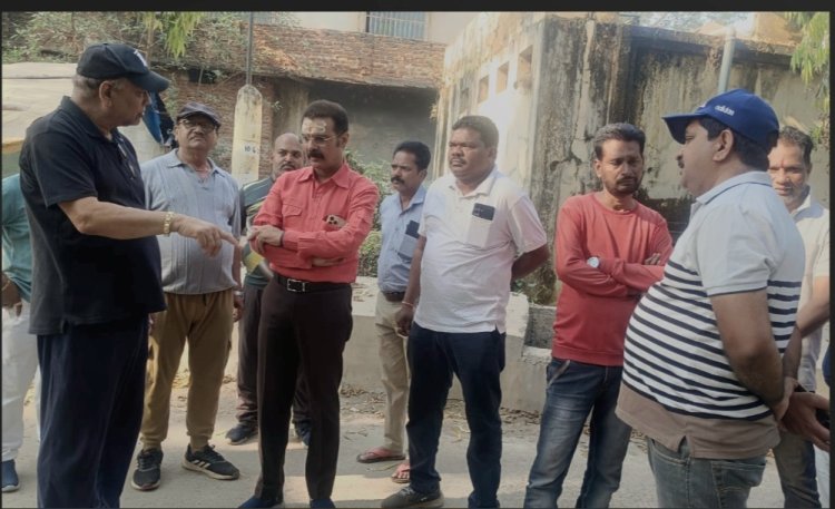 सुबह सुबह सफाई व्यवस्था का जायजा लेने ग्राउंड पर उतरे महापौर संजय पांडे, पार्क की दुर्दशा देख जताई नाराजगी