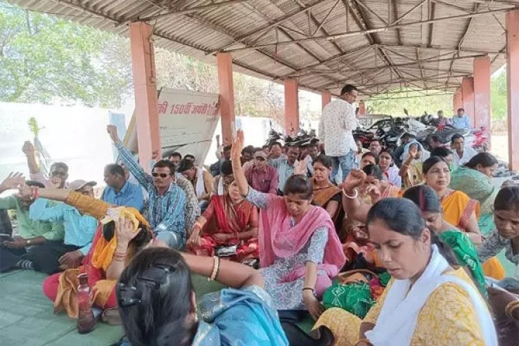 पुरे छत्तीसगढ़ के सभी जिला व ब्लॉक मुख्यालय में आज से पंचायत सचिव अनिश्चितकालीन हड़ताल पर...पढ़े पूरी ख़बर