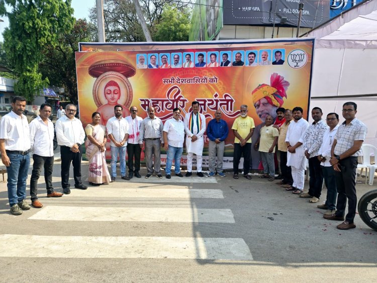 महावीर जयंती पर निकली शोभायात्रा-- भाजपाइयों ने फूलबरसा कर किया यात्रा का स्वागत