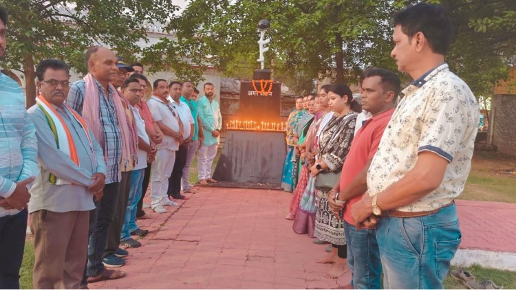 शहर जिला कांग्रेस ने आतंकी हमले में शहीद पर्यटकों को कैंडल जलाकर दी श्रद्धांजलि