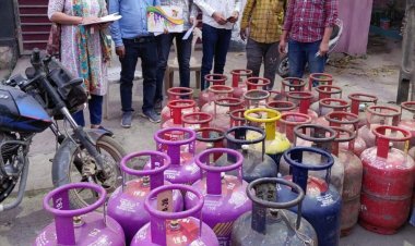 खाद्य विभाग की टीम ने अवैध गैस रिफिलिंग कर रहे घर पर मारा छापा 