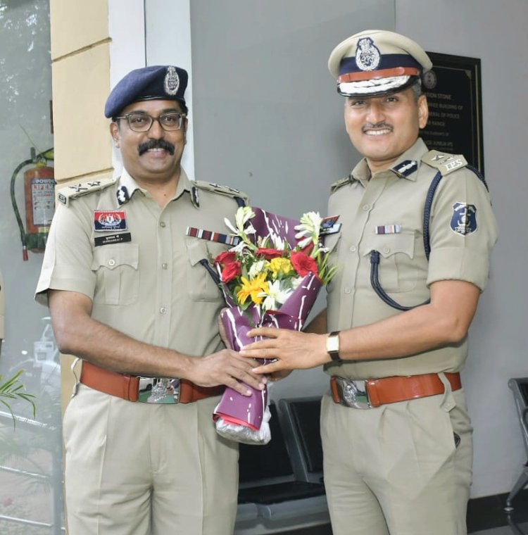 सुन्दरराज पट्टलिंगम ने एनआईए में प्रतिनियुक्ति पर जाने से पहले नए आईजी को सौंपी बस्तर की जिम्मेदारी, बद्रीनारायण मीणा ने संभाली आईजी की कमान, मिशन-2026 को आगे बढ़ाने का संकल्प