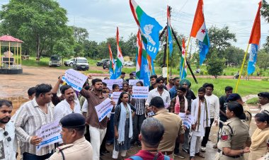 कार्यपरिषद बैठक के दौरान NSUI का प्रदर्शन, भर्ती प्रक्रिया की निष्पक्ष जांच और पारदर्शिता की उठाई मांग वर्ष 2025–26 की नियुक्तियों की उच्चस्तरीय जांच, मेरिट सूची सार्वजनिक करने और कर्मचारियों के नियमितीकरण की मांग